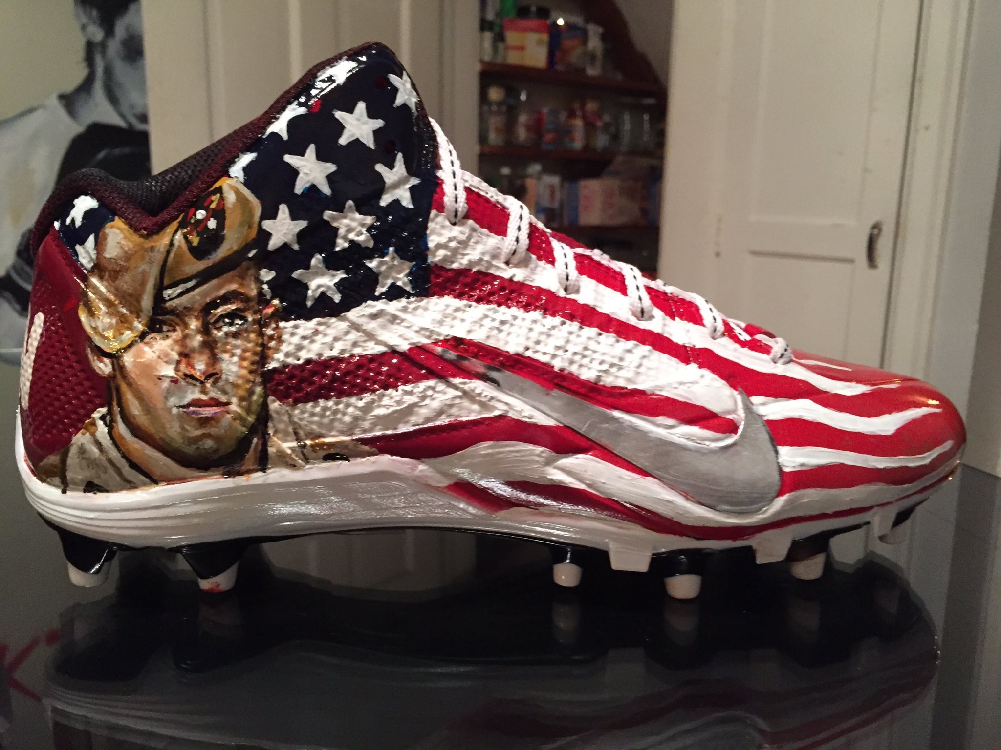 Antonio Brown to wear cleats featuring Pat Tillman