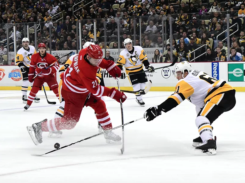 Penguins win third straight game, lose Murray to injury