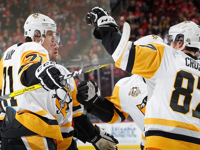 Crosby continues to shine, Penguins beat Devils 5-2