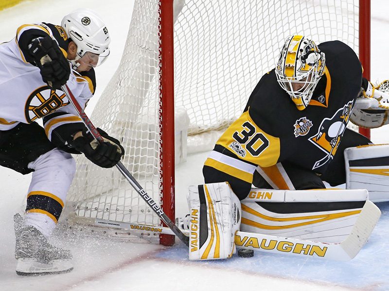 Penguins dominate third period against Bruins to win fourth straight