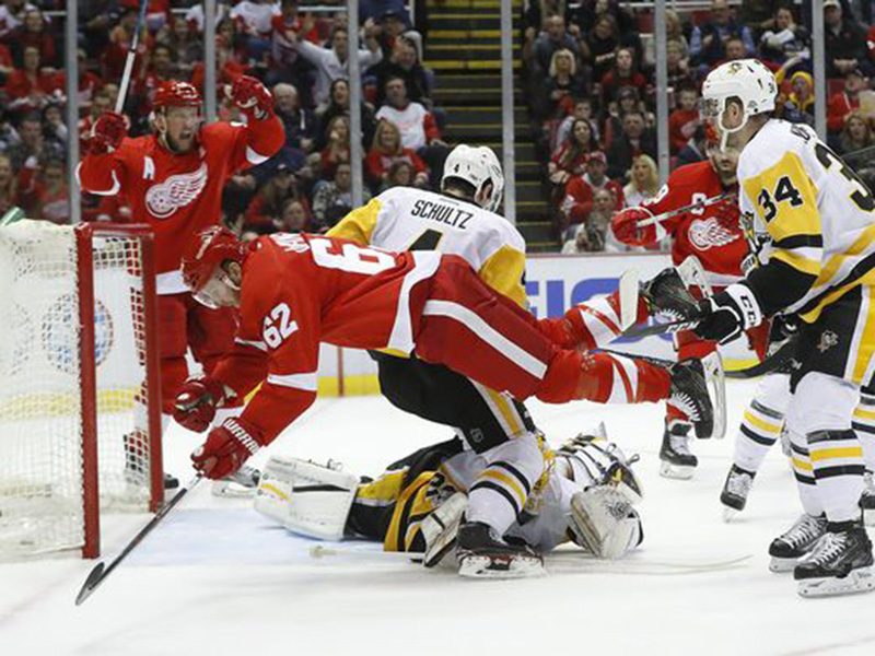 Penguins blow two-goal lead to for third-straight loss