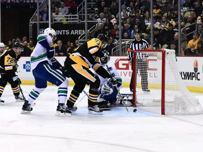 Sidney Crosby gets point No. 999, Evgeni Malkin makes difference in return